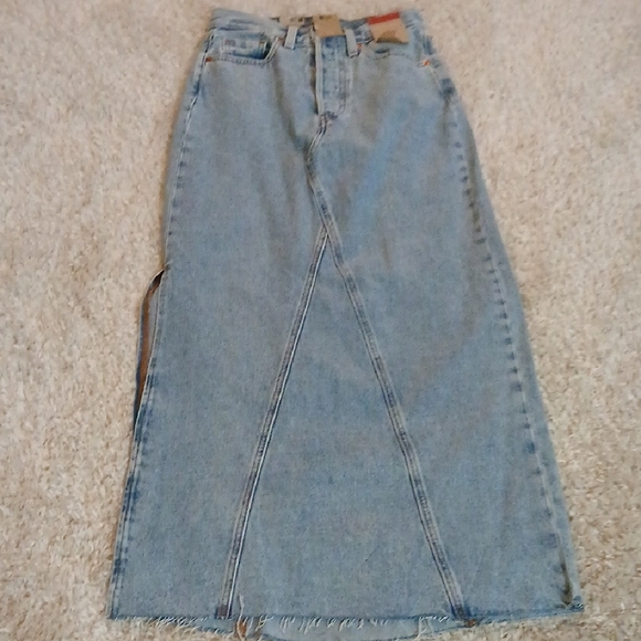Levi's Dresses & Skirts - NWT LEVIS LONG ICON DENIM SKIRT